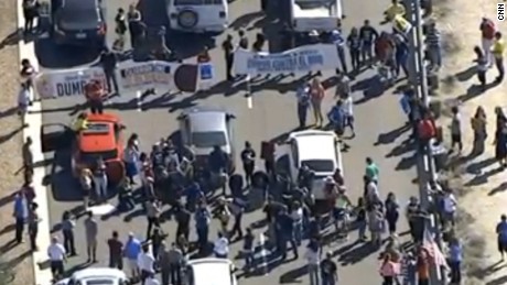 [Image: 160319133639-trump-protesters-block-road...ge-169.jpg]