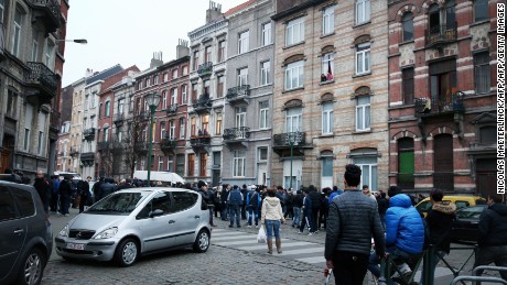 Press and a crowd gather near the scene of a police operation in the Molenbeek-Saint-Jean district in Brussels, on March 18, 2016, as part of the investigation into the Paris November attacks.
The main suspect in the jihadist attacks on Paris in November, Salah Abdeslam, was arrested in a raid in Brussels on March 18, French police sources said. / AFP / BELGA / NICOLAS MAETERLINCK / Belgium OUT        (Photo credit should read NICOLAS MAETERLINCK/AFP/Getty Images)