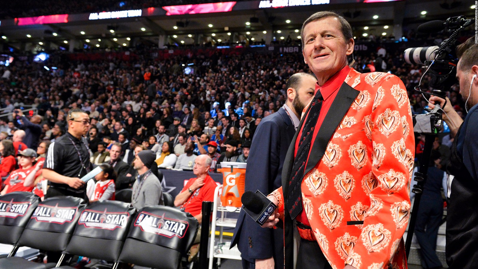 Craig Sager at the 2016 NBA All-Star Game in one of his trademark loud jackets.