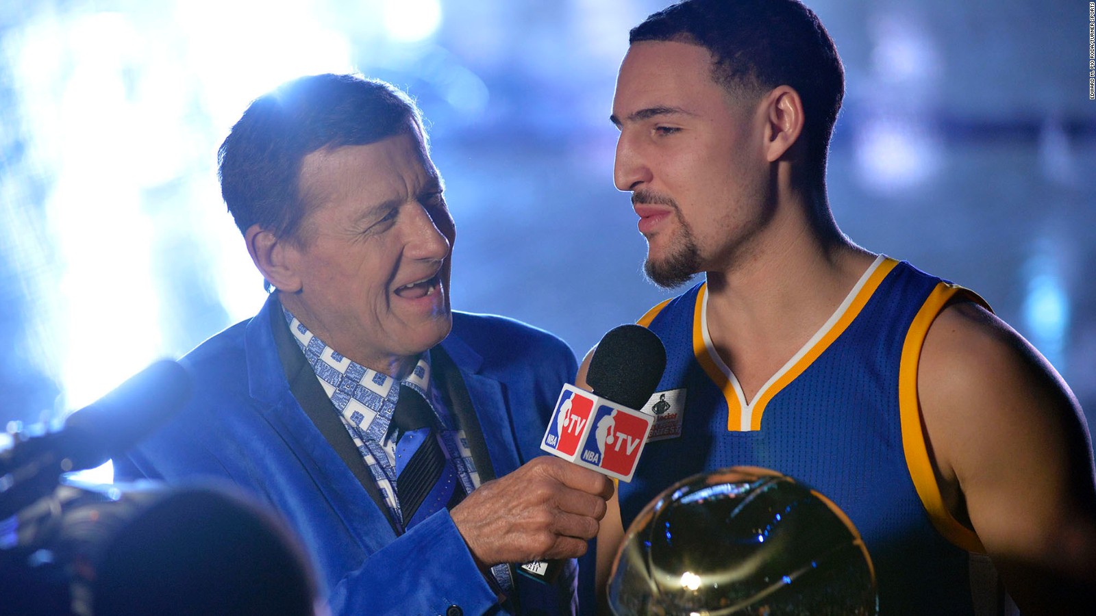 Sager interviews Klay Thompson before the 2016 NBA All-Star Game.