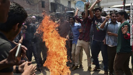 Bangladeshi students  protest in Dhaka on April 7 following Samad&#39;s slaying.