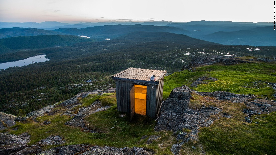 There&#39;s no view of the 904-meter Jonsknuten mountain, unless the door is left open. But as Lonely Planet points out, the chances of being disturbed are minimal.