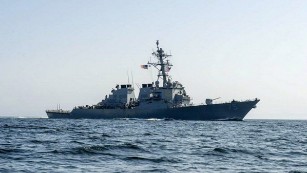 Russian fighter jets fly over U.S. destroyer.