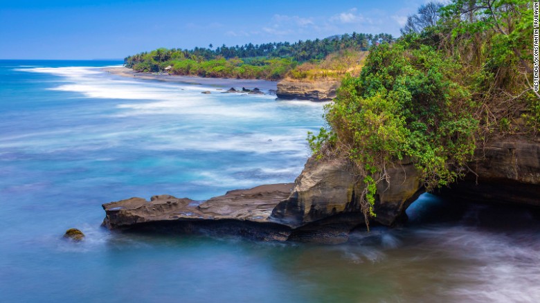 Balian&#39;s black sand fills the dunes and provides an escape from Bali&#39;s bustling areas. It&#39;s a great place to grab a beer and enjoy the sunset.