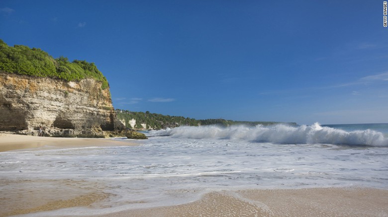 Many have been deterred by the major resorts popping up around Dreamland, but the soft-sand beach itself is still worth a visit. 