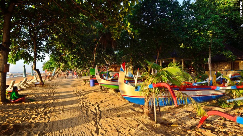 Though not as touristy as Kuta, Sanur is filled with beachfront resorts. Yet its small fishing village charm is still intact, with local warungs holding their own against luxury hotels. 