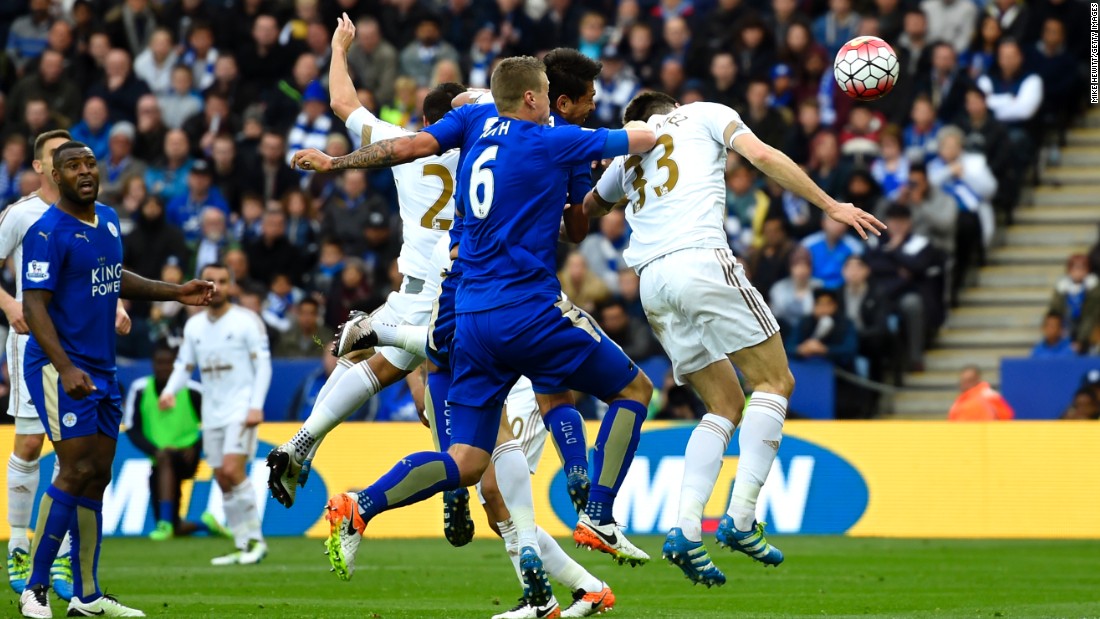 Leonardo Ulloa heads Leicester&#39;s second goal just before halftime in the 4-0 win over Swansea City.