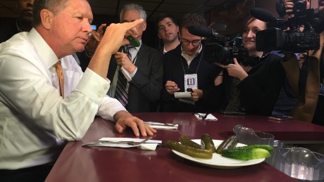 At one New Hampshire diner, a deep divide on Trump