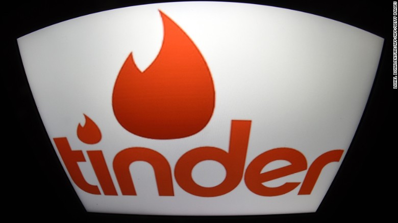 New ‘Tinder Social’ feature under fire for exposing Facebook friends