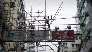 Hong Kong&#39;s death defying bamboo scaffolding
