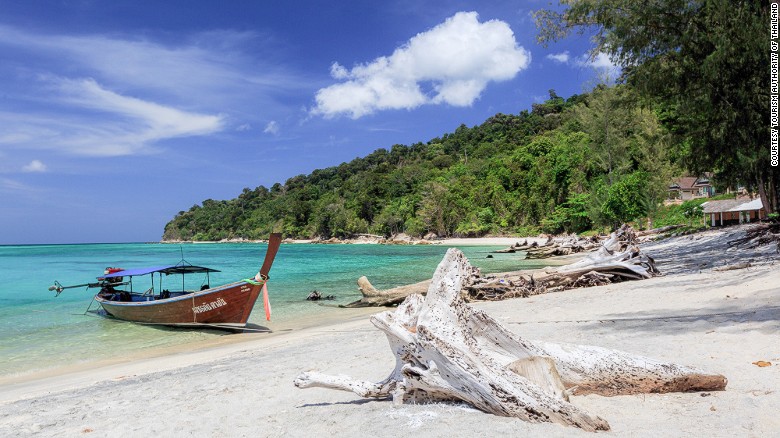 Ko Adang&#39;s beaches are reached by long-tail boat.