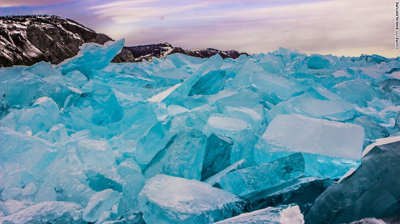 Deep blue: Baikal&#39;s bizarre ice (photo courtesy: BaikalNature.com)