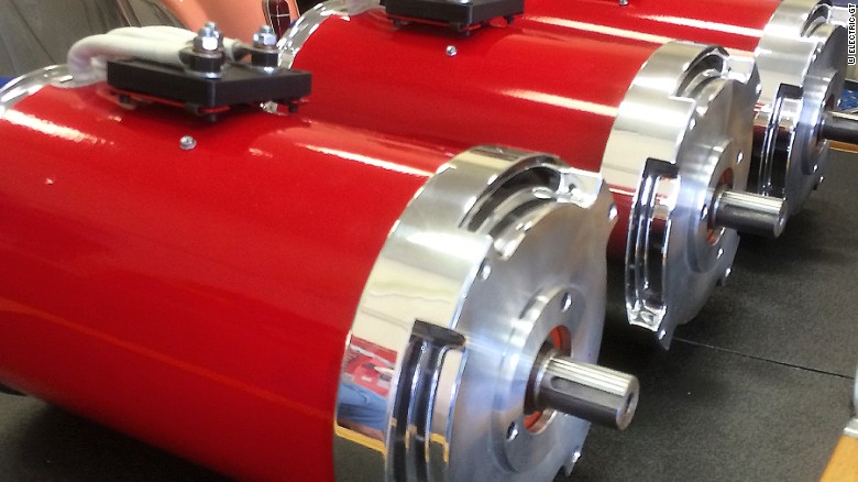 Η νέα τριπλή ηλεκτροκινητήρας βρίσκεται στη θέση όπου ο V8 αρχικά κάθισε. 