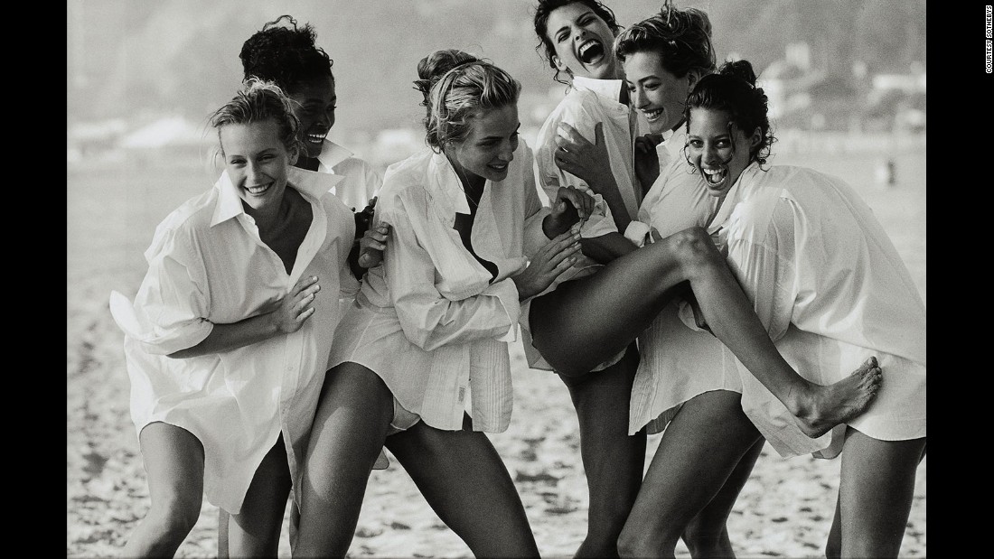 Peter Lindbergh felt that the role of a photographer was to "free women, and finally everyone, from the terror of youth and perfection," favoring candid moments over the planned poses that were popular at the time.