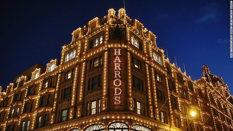 With a retail space of 90,000 square meters, Harrods is the biggest department store in Europe.