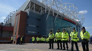 Manchester United&#39;s Old Trafford stadium evacuated
