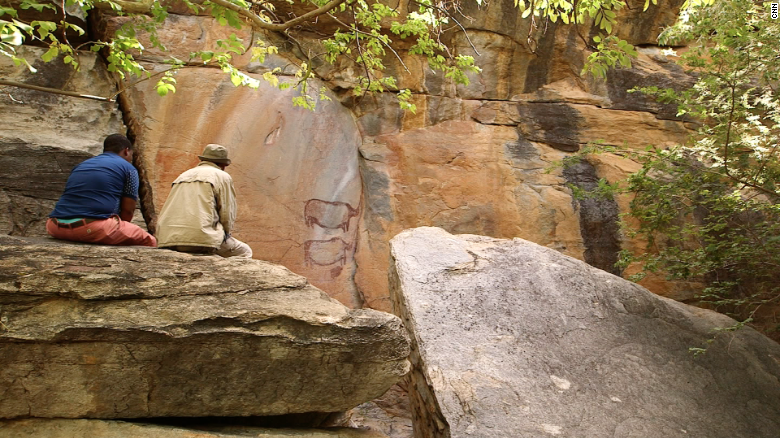 When it comes to Basarwa art, Tsodilo Hills is like an outdoor museum. Some 4,500 rock paintings dating back to the Stone Age can be explored with the help of local guides.