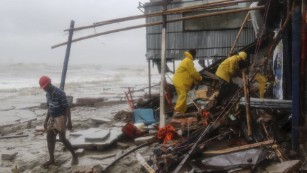 Cyclone Roanu batters Bangladesh, kills 21