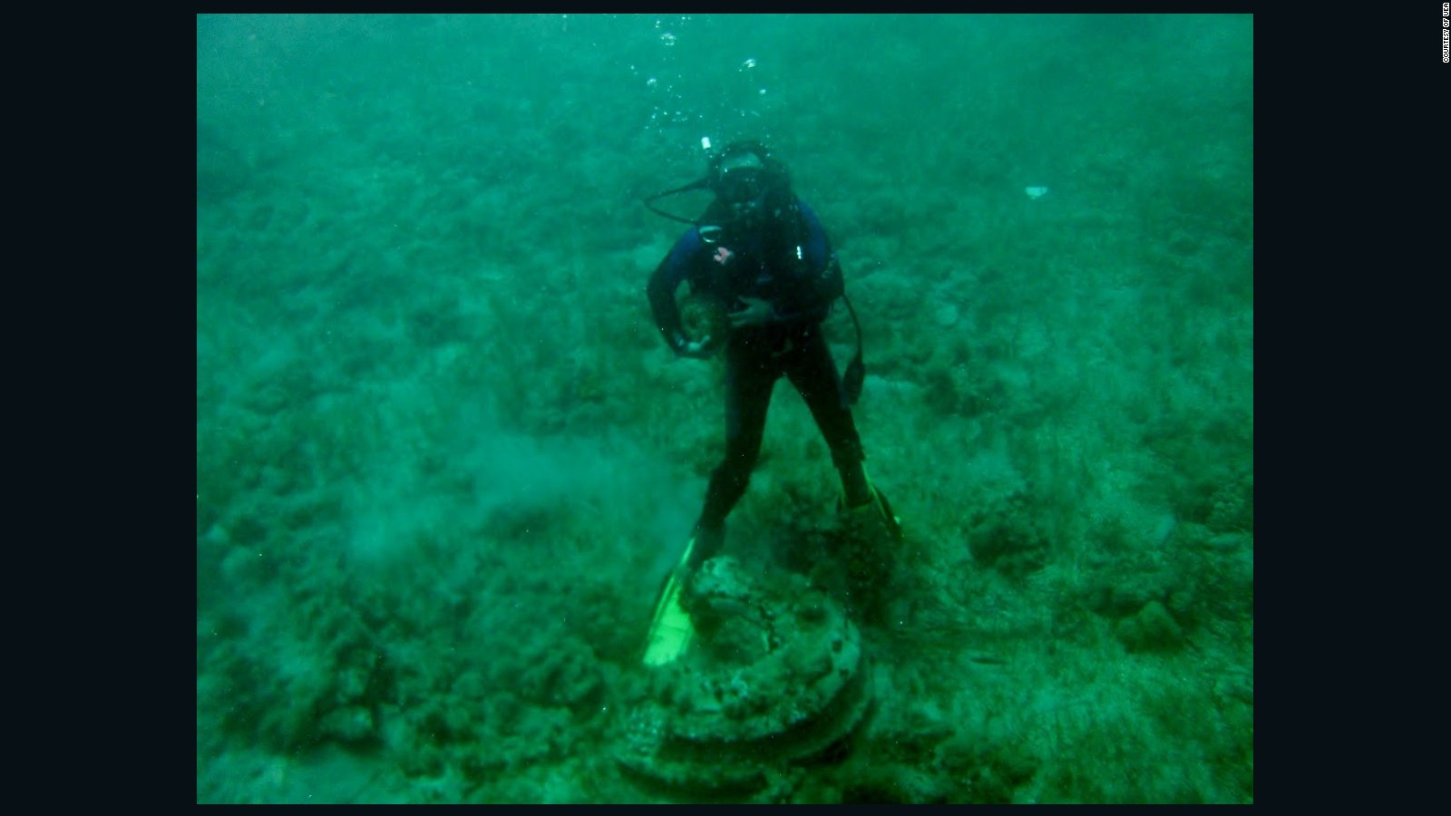 Research teams investigate the content and texture of the underwater formation.
