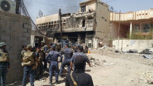 Iraq&#39;s federal forces hunt the remnants of ISIS militants in the city center.