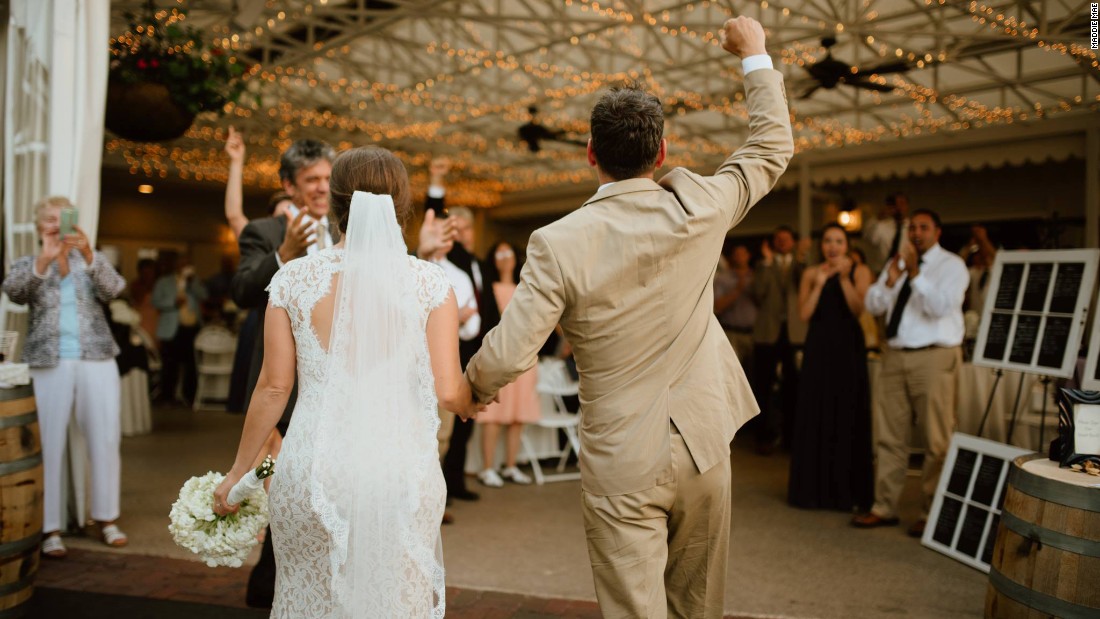 10 snake bite wedding shoot