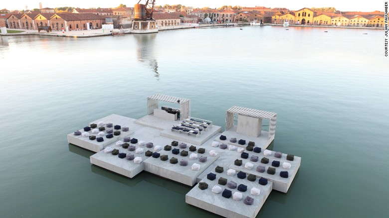 Το σχέδιό του είναι εμπνευσμένο από τεχνικές τοπική χρήση ψαρά να χτίσει κυμαινόμενο αγροκτήματα αστακό. 