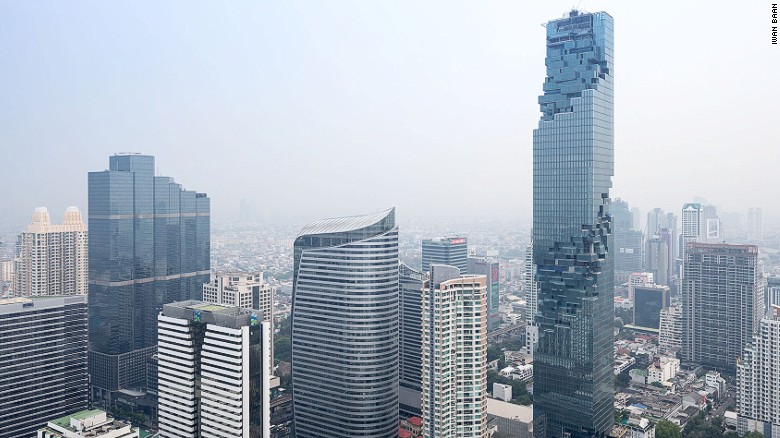 Με βάση το σχήμα ενός διέλασης πλατεία, κτίριο & # 39? S κεντρικό πύργο ανεβαίνει και συνδέει ένα μεγάλο αριθμό μικρών γεωμετρικών εξώθησης για να δημιουργήσει την εικόνα ενός κτιρίου υπό κατασκευή, ή ένα παιχνίδι Jenga σε εξέλιξη. 