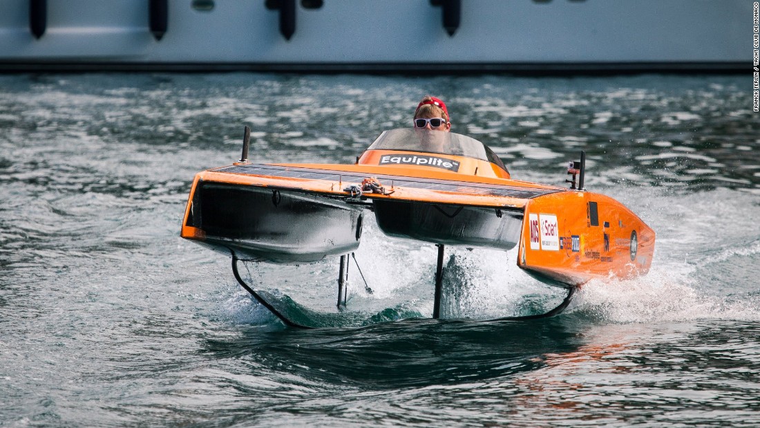 Last year&#39;s record was set by Dutchman Gerard van der Schaar of the Clafis Private Energy Solar Team, who clocked a speed of 44.4 km/h over one eighth of a nautical mile (231.5 meters). 