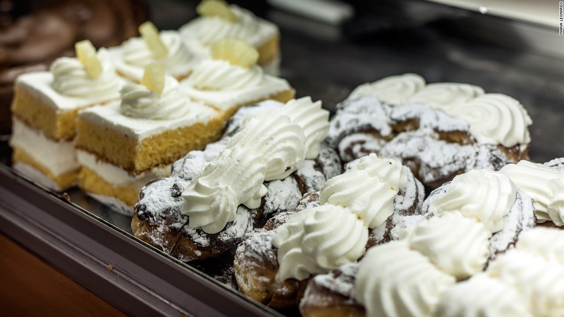 Some of the city&#39;s best cream puffs can be found in the Centro Ideal.