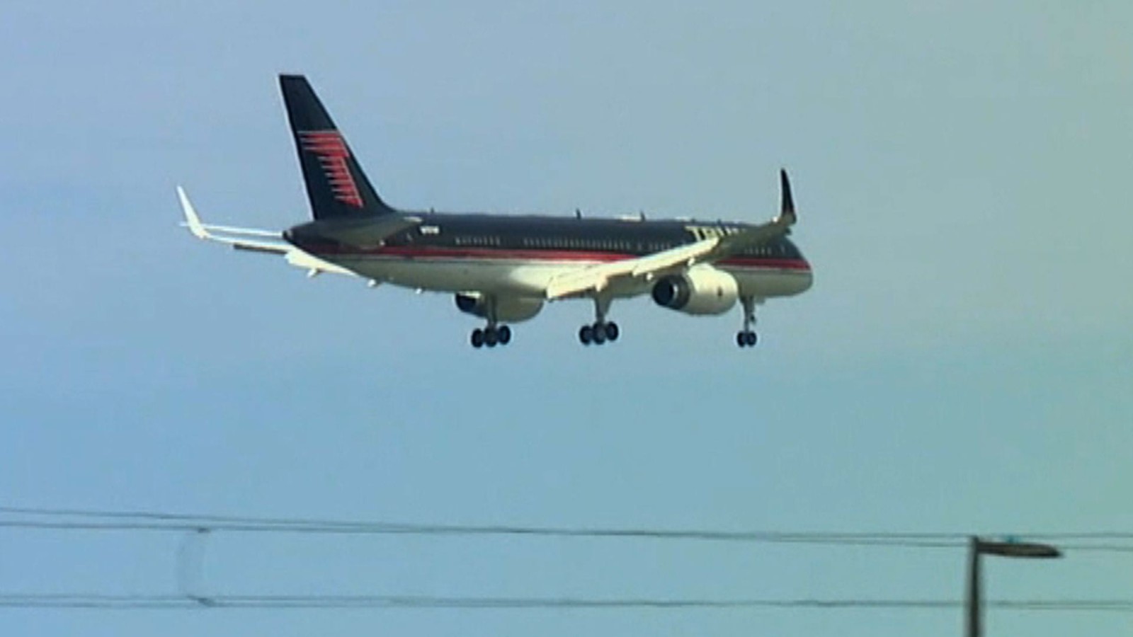 Trump's plane interrupts Ted Cruz