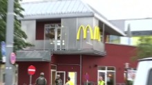 germany munich witness gunman loading pistol_00025911.jpg