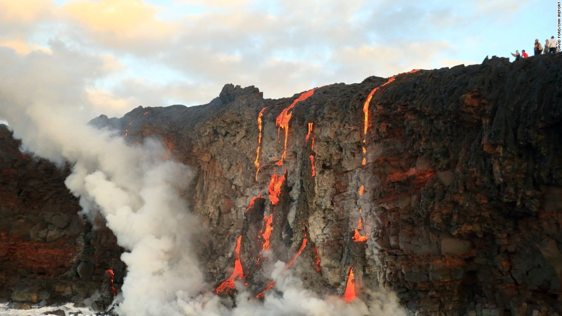 Lava From Hawaiis Kilauea Volcano Reaches The Sea