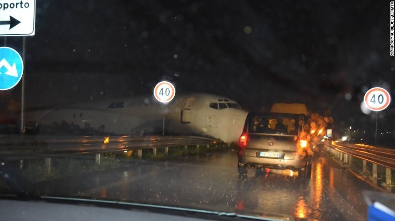 A cargo plane, Boeing 373 belonging to DHL couriers has dramatically crashed onto a road in Italy.