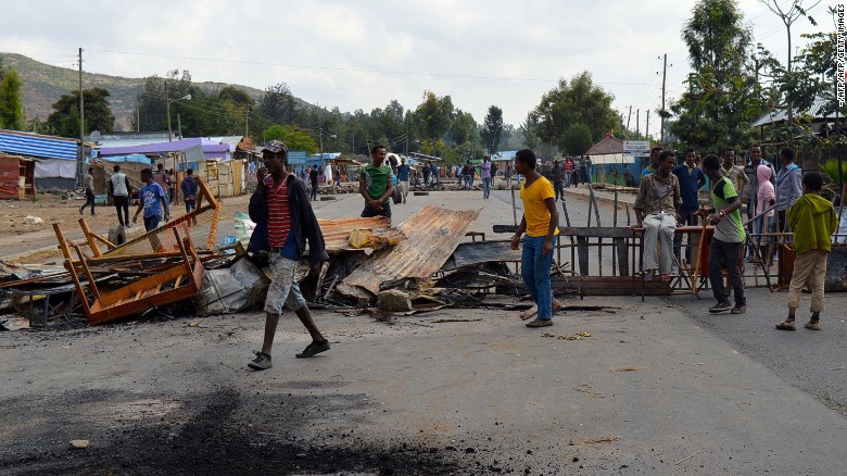 A picture taken on December 15, 2015 shows Ethiopians from the Oromo group blocking a road in Ethiopia after protesters were shot dead by security forces in Wolenkomi, some 60km West of Addis Ababa.