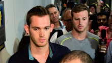 2 US swimmers pulled off plane in Rio over questions in robbery