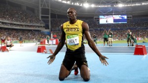 RIO DE JANEIRO, BRAZIL - AUGUST 18:  Usain Bolt of Jamaica celebrates winning the Men&#39;s 200m Final on Day 13 of the Rio 2016 Olympic Games at the Olympic Stadium on August 18, 2016 in Rio de Janeiro, Brazil.  (Photo by Ezra Shaw/Getty Images)