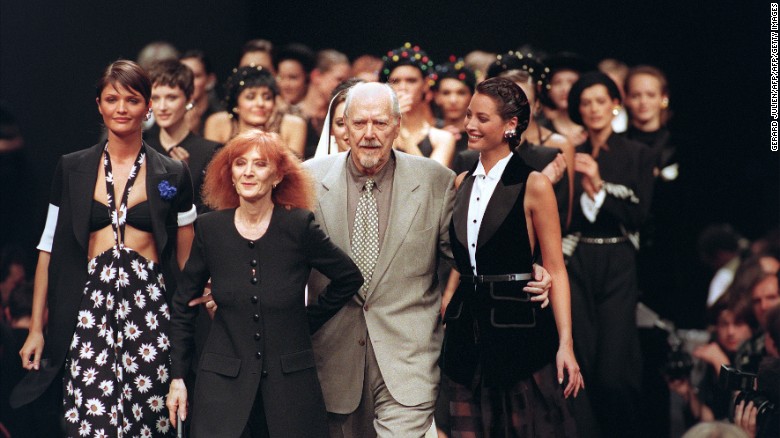 Sonia Rykiel flanked by Helena Christensen, Christie Turlington and director Robert Altman at her Spring-Summer 1994 show. 