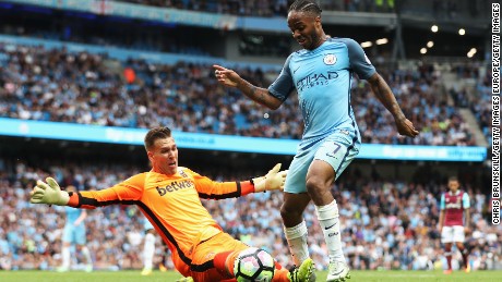 Man City top after pounding Hammers