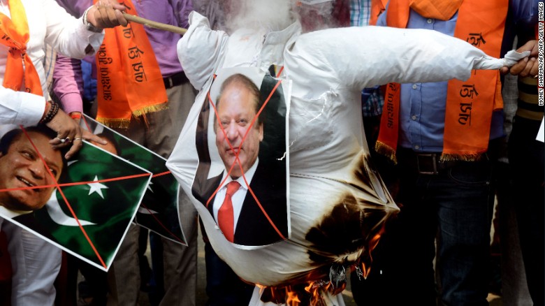 Indian activists burn an effigy of Pakistan&#39;s Prime Minister Nawaz Sharif during a protest against Pakistan, in New Delhi  September 19, 2016.
