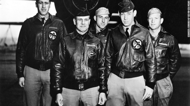 Doolittle&#39;s crew: From left: navigator Henry &quot;Hank&quot; Potter, pilot James &quot;Jimmy&quot; Doolittle, bombardier Fred Braemer,  co-pilot Richard &quot;Dick&quot; Cole, engineer/gunner Paul Leonard