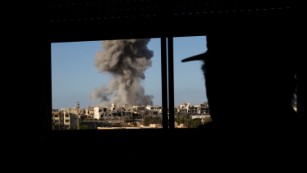 Smoke rises after a September 28 airstrike on Sirte, the last stronghold of ISIS in the north African country