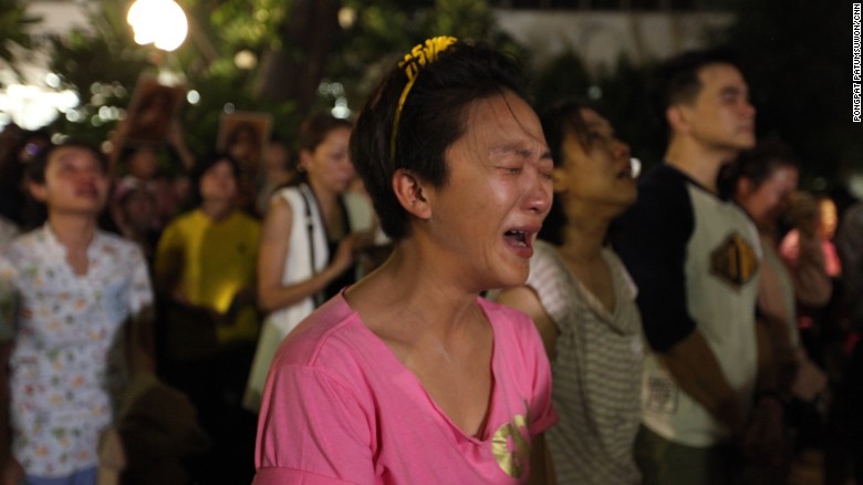 A Thai woman cries upon hearing that the nation&#39;s monarch had died.