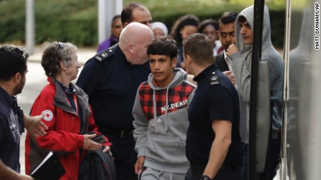 Refugee children arrive in UK