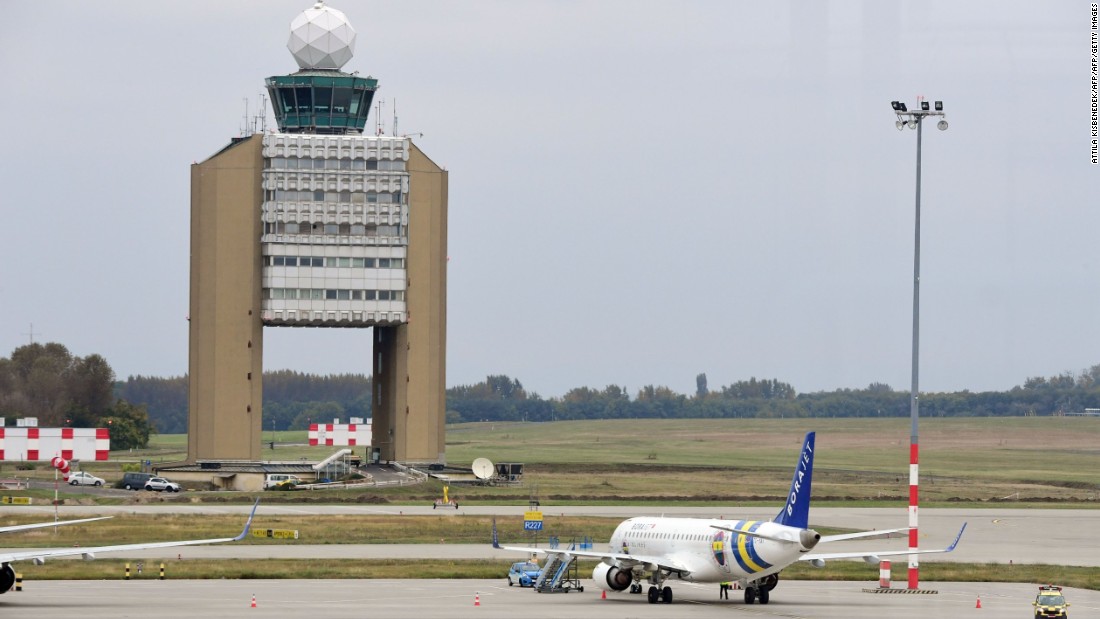 Emergency as bird cracks jet's window