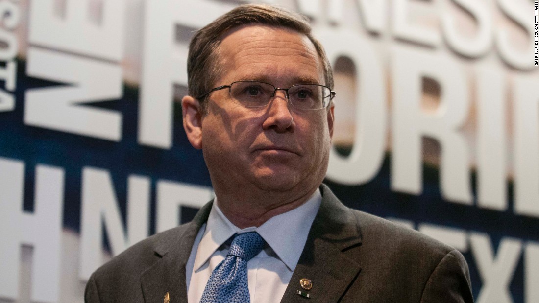 Mark Kirk apologizes for using Tammy Duckworth's Thai heritage in debate jab