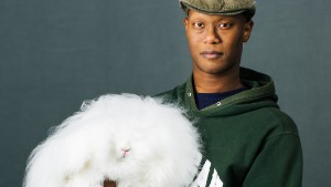 Marcus Rhoden (34) from Chesaning, Michigan with his bunny Felicia (9,5 months) of «English Angora» breed.
Raises rabbits for already 17 years. Now owns 10 rabbits.