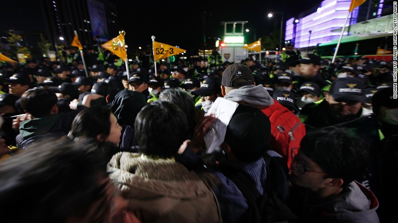 Thousands of South Koreans took to Seoul&#39;s streets to demand President Park Geun-hye step down in the wake of allegations that Park let her friend, Choi Soon-Sil, interfere in important state affairs. 