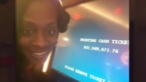 woman wins casino machine malfunction pkg_00001230.jpg