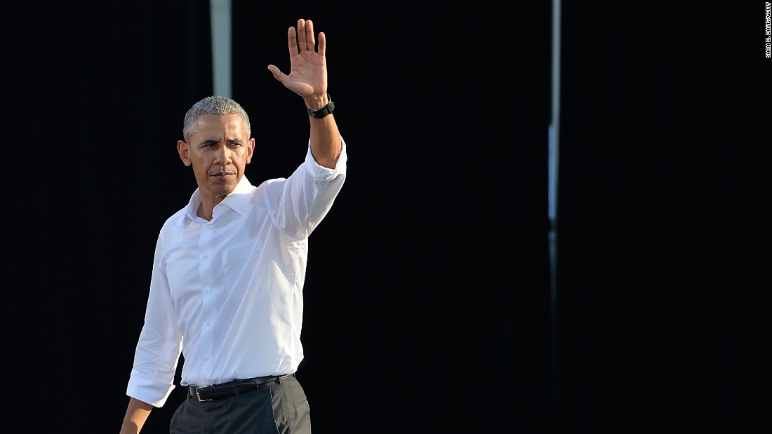 Obama defends Obamacare, slams GOP while campaigning for Clinton