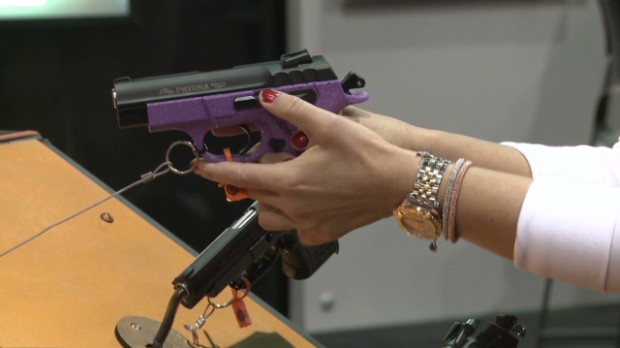 Gun industry courts women with pink guns